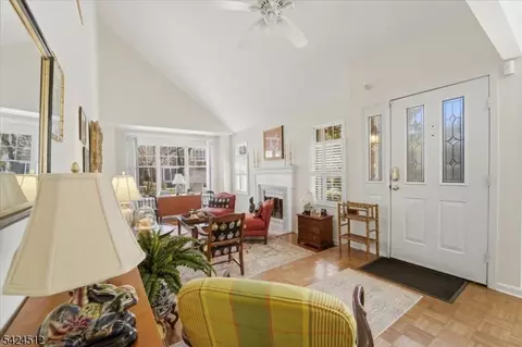 33 Eton Ct, Bedminster, NJ 07921 photo 4