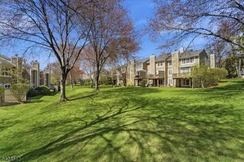 33 Eton Ct, Bedminster, NJ 07921 photo 32