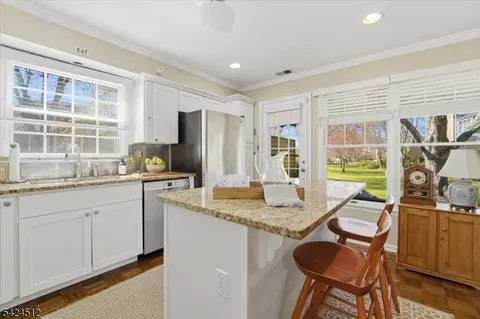 33 Eton Ct, Bedminster, NJ 07921 photo 11