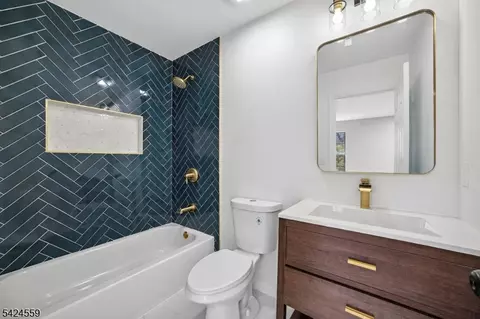 3 Amy Ct, Lebanon, NJ 08833