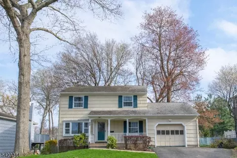 89 Sykes Ave, Livingston, NJ 07039