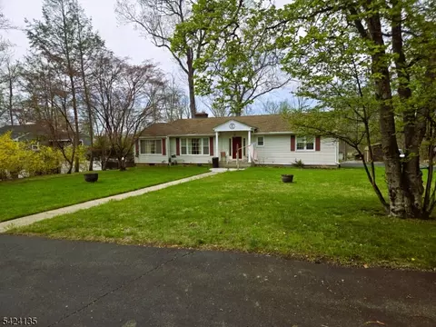 35 Bogert Rd, Pine Brook, NJ 07058