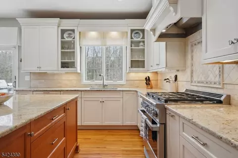 Kitchen - 13 Obrien Ct, Bedminster, NJ 07921 photo 6 of 6