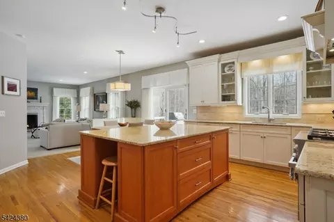 Kitchen - 13 Obrien Ct, Bedminster, NJ 07921 photo 3 of 6