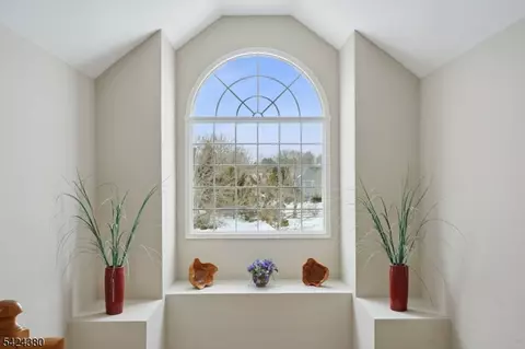 Entry Way - 13 Obrien Ct, Bedminster, NJ 07921 photo 2 of 3