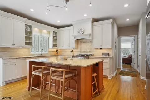 Kitchen - 13 Obrien Ct, Bedminster, NJ 07921 photo 4 of 6