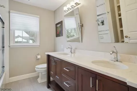 Bath - 13 Obrien Ct, Bedminster, NJ 07921 photo 6 of 6
