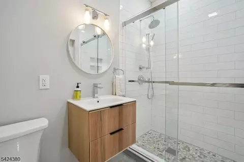 Bath - 13 Obrien Ct, Bedminster, NJ 07921 photo 2 of 6