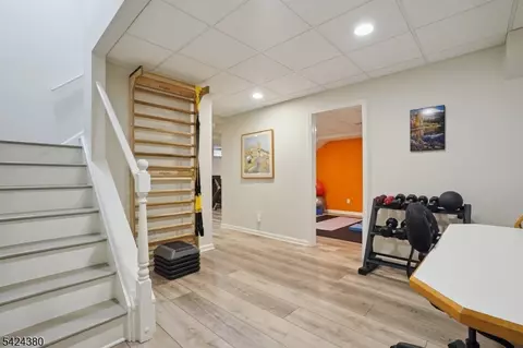 Entry Way - 13 Obrien Ct, Bedminster, NJ 07921 photo 3 of 3