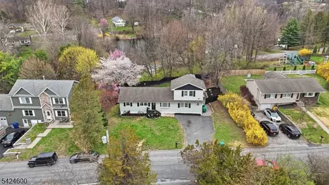 7 Jackson Ave, Vernon, NJ 07462