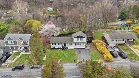 7 Jackson Ave, Vernon, NJ 07462