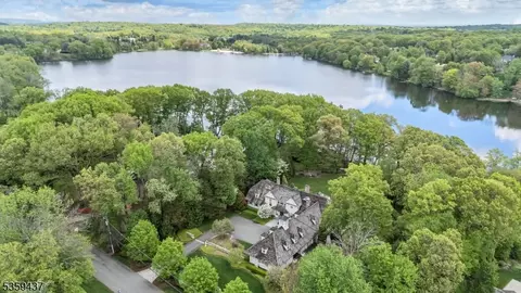 259 Indian Trail Dr, Franklin Lakes, NJ 07417