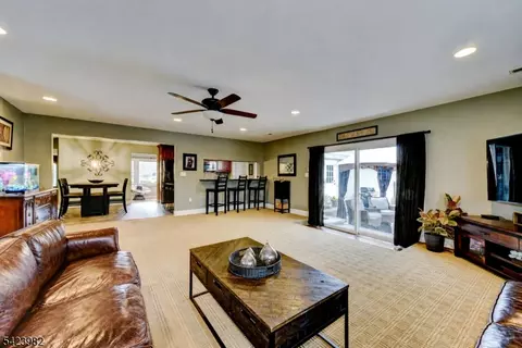 1 Demott Dr, Whitehouse Station, NJ 08889
