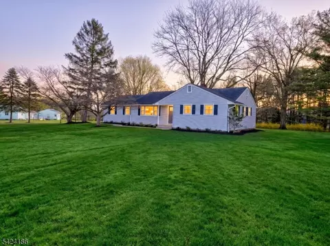 107 Old Farm Rd, Whitehouse Station, NJ 08889