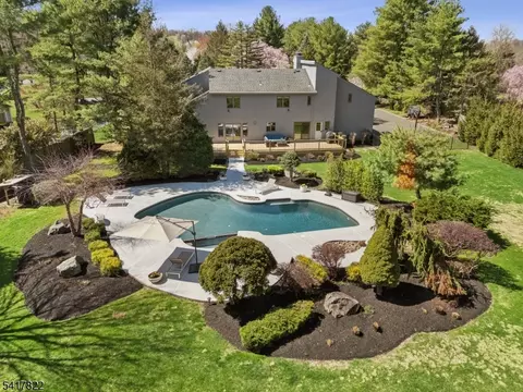 5 Meadow Dr, Warren, NJ 07059