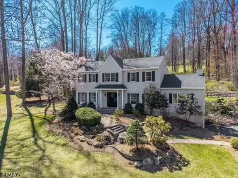 11 Devonald Dr, Asbury, NJ 08802
