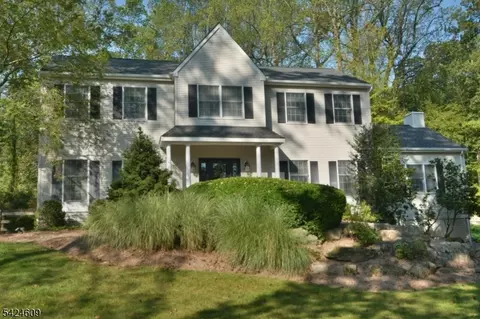11 Devonald Dr, Asbury, NJ 08802