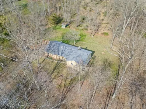 62 Pine Hill Rd, Stockton, NJ 08559