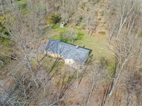 62 Pine Hill Rd, Stockton, NJ 08559