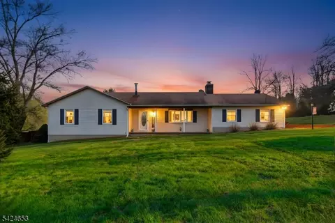 16 Hogback Rd, Pittstown, NJ 08867