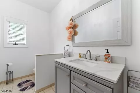 8 Danielle Dr, Wayne, NJ 07470 photo 9