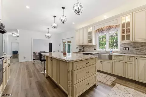 8 Danielle Dr, Wayne, NJ 07470 photo 18