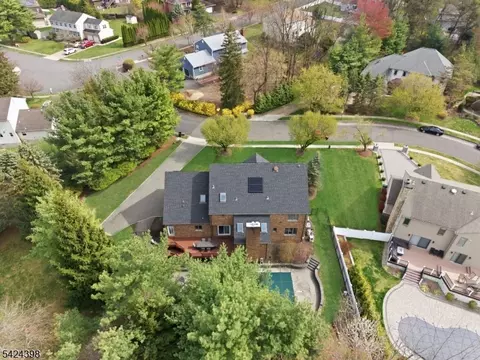 8 Danielle Dr, Wayne, NJ 07470 photo 4