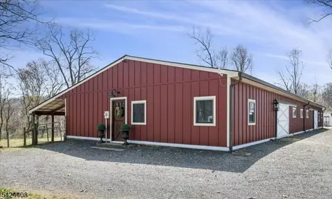 75 Farmersville Rd, Tewksbury Twp, NJ 07830