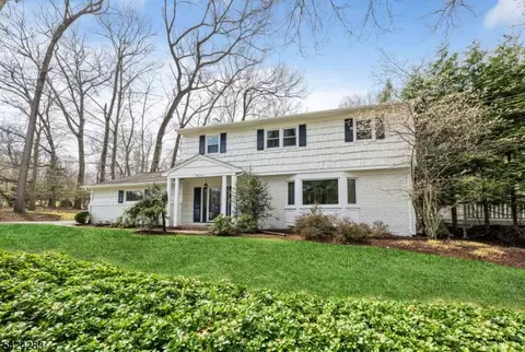 44 Deerfield Ter, Mahwah, NJ 07430