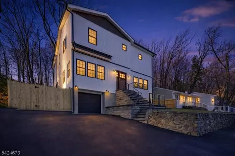 16 Valley View Dr, Rockaway, NJ 07866