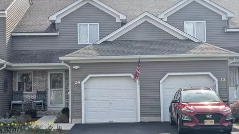 24 Sundance Ter, Hamburg, NJ 07419