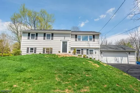 52 Galloping Hill Rd, Basking Ridge, NJ 07920