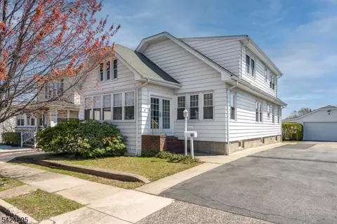80 Washington Pl, Totowa, NJ 07512