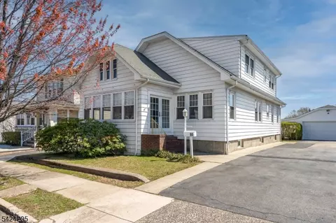 80 Washington Pl, Totowa, NJ 07512