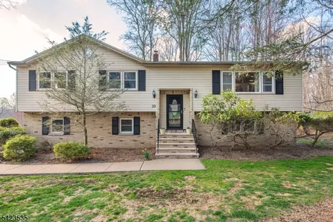 33 Lawrence Rd, Randolph, NJ 07869