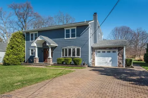 21 Carrol St, Fairfield, NJ 07004