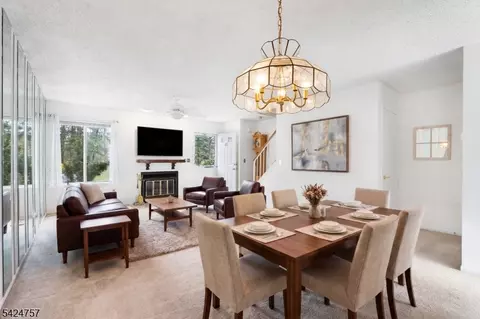 81 Woodland Dr, Roselle, NJ 07203