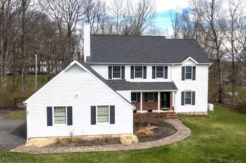 28 Weldon Rd, Lake Hopatcong, NJ 07849