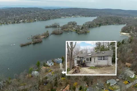 1066 Lakeside Dr, Highland Lakes, NJ 07422