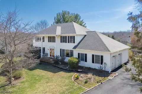 10 Warwick Dr, Long Valley, NJ 07853
