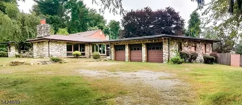 89 Flocktown Rd, Long Valley, NJ 07853