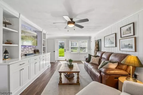 Living - 14 June Way, Middlesex, NJ 08846 photo 3 of 5