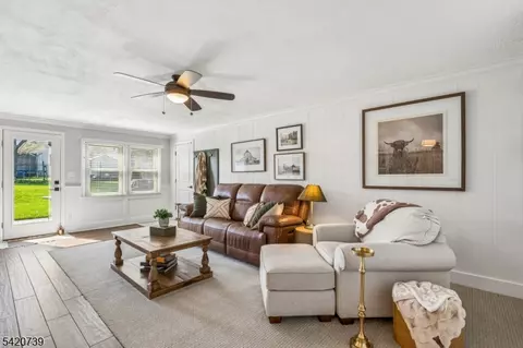 Living - 14 June Way, Middlesex, NJ 08846 photo 4 of 5