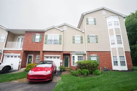 32 Windsor Dr, Lincoln Park, NJ 07035