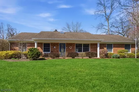 11 Dells Dr, Denville, NJ 07834