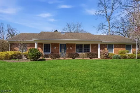 11 Dells Dr, Denville, NJ 07834