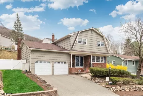 32 Schirra Dr, Wanaque, NJ 07465
