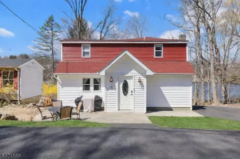 23 Up Mt Glen Lake Dr, West Milford, NJ 07480