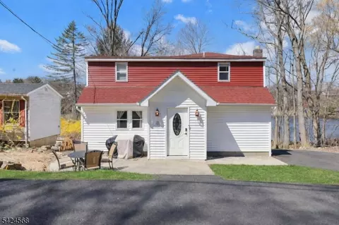 23 Up Mt Glen Lake Dr, West Milford, NJ 07480