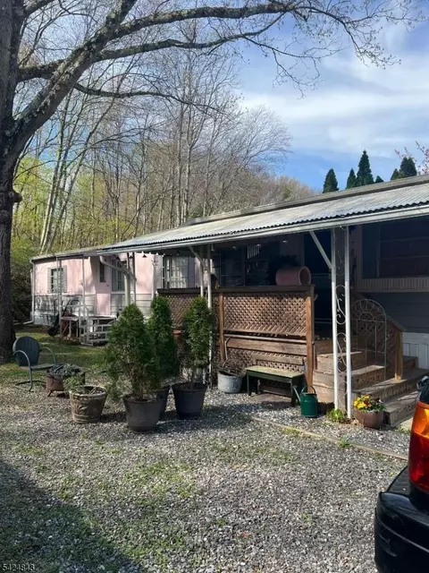 55 Back St, Oxford, NJ 07863